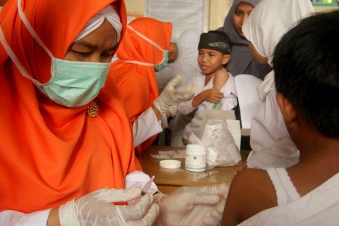Imunisasi pandemi kesehatan protokol tetap balita antara tata pelayanan apd petugas begini layanan tirto dan berjalan kenakan pakai jaga masker Imunisasi pandemi kesehatan protokol tetap balita antara tata pelayanan apd petugas begini layanan tirto dan berjalan kenakan pakai jaga masker